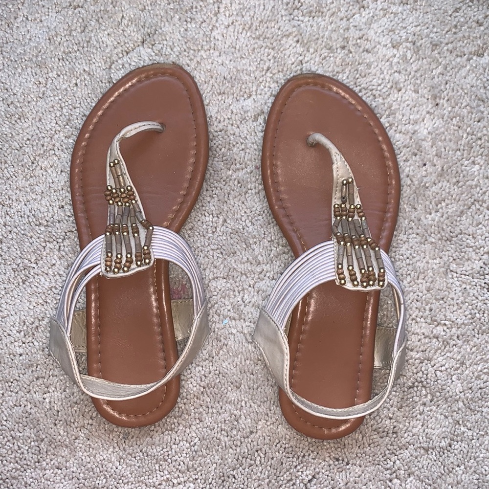 Tan thong sandals